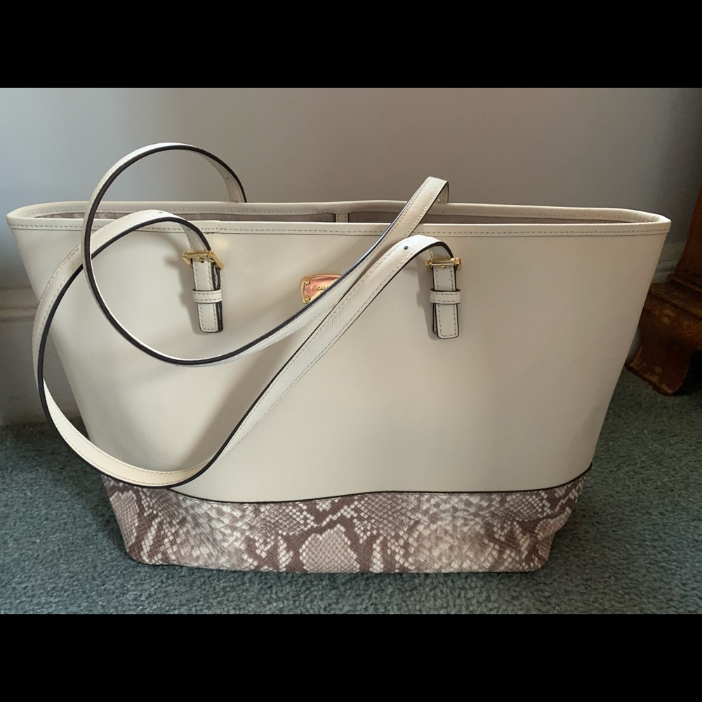 MK tote